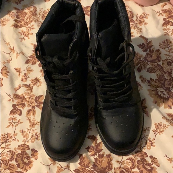 Black high top heels - Picture 2 of 3